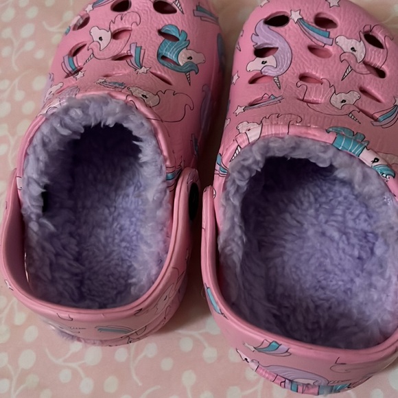 Toddler Girl Insulated Crocs - Picture 7 of 9